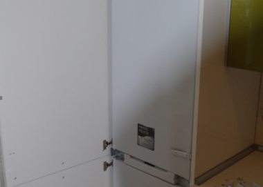 Техническая экспертиза встраеваемого холодильника HOTPOINT ARISTON во время эксплуатации